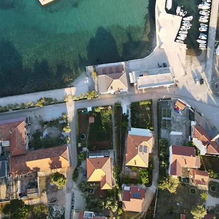 Lenka Apartman Ugljan